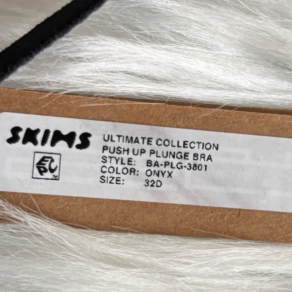 SKIMS Ultimate Push Up Nipple Bra in ONYX 32D Black NWT NEW - Picture 4 of 5